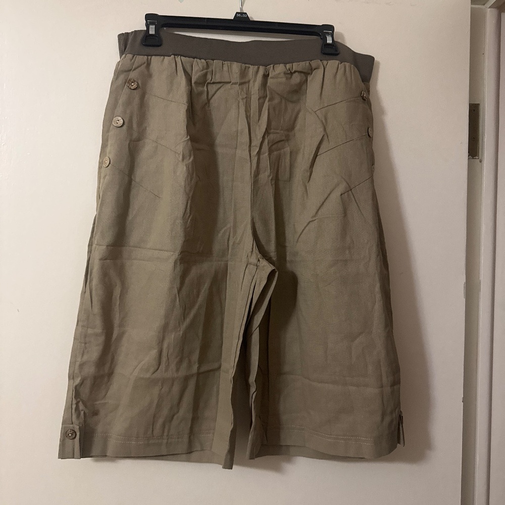 Bermuda Shorts NWOT